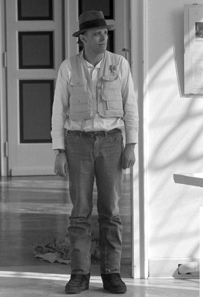 Illustration: Социальная скульптура, миф и политика художественного действия